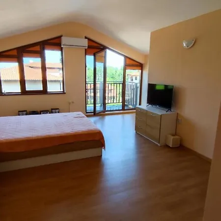 Apartment Nestinarka Great Penthouse *